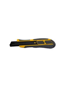 Нож строительный MASTERTOOL с отламываемым лезвием 18 мм ABS пластик с TPR покрытием металлическая направляющая кнопочный, фото  | SNABZHENIE.com.ua