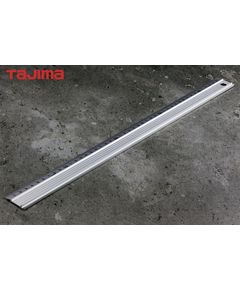 Алюминиевая линейка TAJIMA 450 мм антискользящая с бортиком, фото  | SNABZHENIE.com.ua