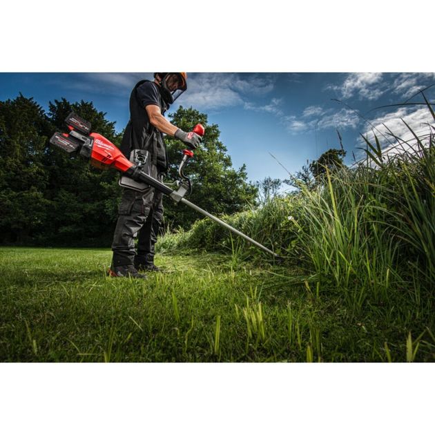 Триммер аккумуляторний бесщеточный MILWAUKEE M18 F2BCU-122 (2Х18В) (ЗУ+2 аккум.Х12Ач) FORGE™, фото , зображення 3 | SNABZHENIE.com.ua Триммер аккумуляторний бесщеточный MILWAUKEE M18 F2BCU-122 (2Х18В) (ЗУ+2 аккум.Х12Ач) FORGE™, фото , зображення 3 | SNABZHENIE.com.ua