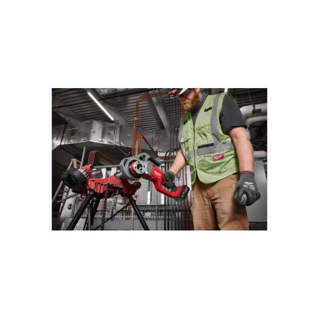 Инструмент резьбонарезной аккумуляторный MILWAUKEE M18 FPT114-802C, 1 1/4'' (ЗУ+2Х8Ач+кейс) FORGE™, фото , зображення 2 | SNABZHENIE.com.ua Инструмент резьбонарезной аккумуляторный MILWAUKEE M18 FPT114-802C, 1 1/4'' (ЗУ+2Х8Ач+кейс) FORGE™, фото , зображення 2 | SNABZHENIE.com.ua