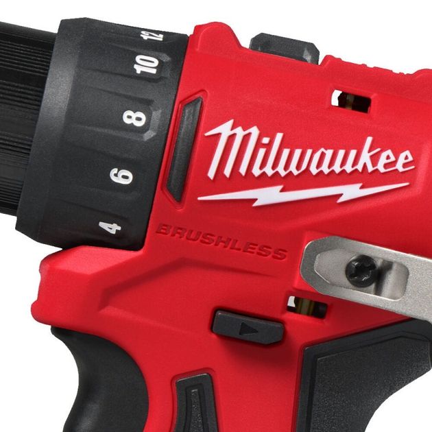 Дрель-шуруповёрт аккумуляторная бесщёточная MILWAUKEE M12 BLDDRC-402С (40Нм) (ЗУ+2акк.Х4Ач+кейс), фото , изображение 5 | SNABZHENIE.com.ua Дрель-шуруповёрт аккумуляторная бесщёточная MILWAUKEE M12 BLDDRC-402С (40Нм) (ЗУ+2акк.Х4Ач+кейс), фото , изображение 5 | SNABZHENIE.com.ua