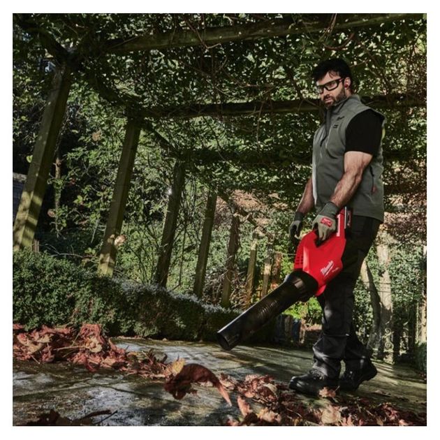 Воздуходувка аккумуляторная бесщёточная MILWAUKEE M18 FBLG3-802 (ЗУ+2ак.Х8Аг) FORGE™, фото , зображення 4 | SNABZHENIE.com.ua Воздуходувка аккумуляторная бесщёточная MILWAUKEE M18 FBLG3-802 (ЗУ+2ак.Х8Аг) FORGE™, фото , зображення 4 | SNABZHENIE.com.ua