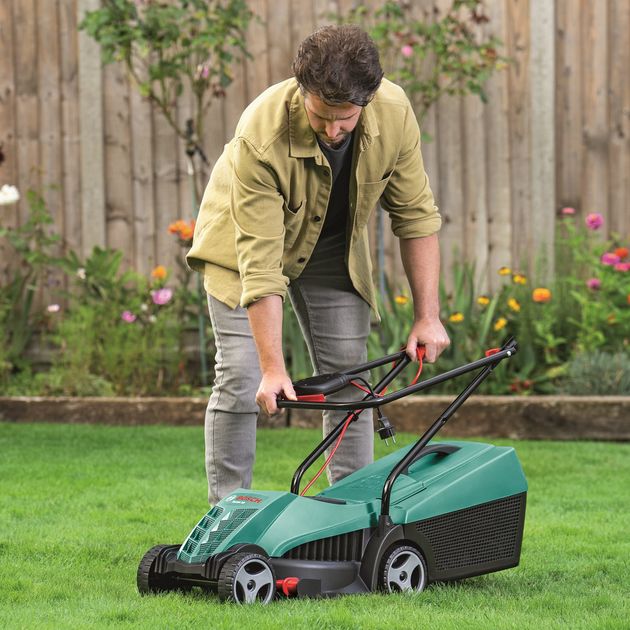 Bosch Газонокосарка ROTAK 32 1200Вт 32см 31л 20-60мм 6.8кг, фото , зображення 9 | SNABZHENIE.com.ua Bosch Газонокосарка ROTAK 32 1200Вт 32см 31л 20-60мм 6.8кг, фото , зображення 9 | SNABZHENIE.com.ua