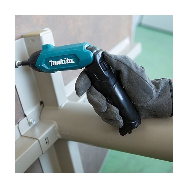 Makita Шурупокрут акумуляторний DF001DW 3.6В 1х1.5А·год 4Нм 220об·хв набір приладдя 81шт 0.36кг, фото , изображение 3 | SNABZHENIE.com.ua Makita Шурупокрут акумуляторний DF001DW 3.6В 1х1.5А·год 4Нм 220об·хв набір приладдя 81шт 0.36кг, фото , изображение 3 | SNABZHENIE.com.ua