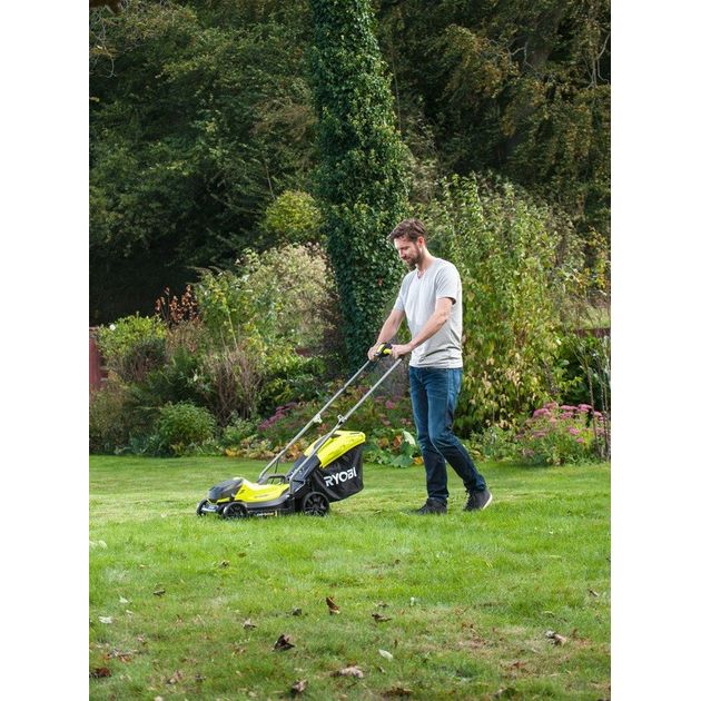 Ryobi Газонокосарка акумуляторна ONE+ RLM18X33B-40 18В акб 1х4А·год 33см 35л 25-65мм 8.7кг, фото , изображение 4 | SNABZHENIE.com.ua Ryobi Газонокосарка акумуляторна ONE+ RLM18X33B-40 18В акб 1х4А·год 33см 35л 25-65мм 8.7кг, фото , изображение 4 | SNABZHENIE.com.ua