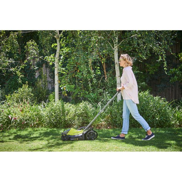 Ryobi Газонокосарка акумуляторна ONE+ OLM1833B 18В 33см 35л 25-65мм 8.1кг без АКБ та ЗП, фото , изображение 7 | SNABZHENIE.com.ua Ryobi Газонокосарка акумуляторна ONE+ OLM1833B 18В 33см 35л 25-65мм 8.1кг без АКБ та ЗП, фото , изображение 7 | SNABZHENIE.com.ua