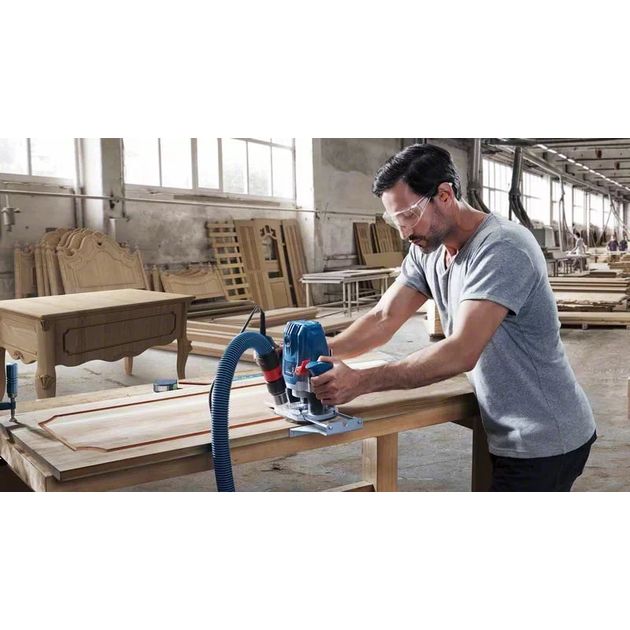 Bosch Фрезер GOF 130, 1300Вт, цанга 6 та 8мм, 11000-28000об•хв, 3.5кг, фото , изображение 4 | SNABZHENIE.com.ua Bosch Фрезер GOF 130, 1300Вт, цанга 6 та 8мм, 11000-28000об•хв, 3.5кг, фото , изображение 4 | SNABZHENIE.com.ua