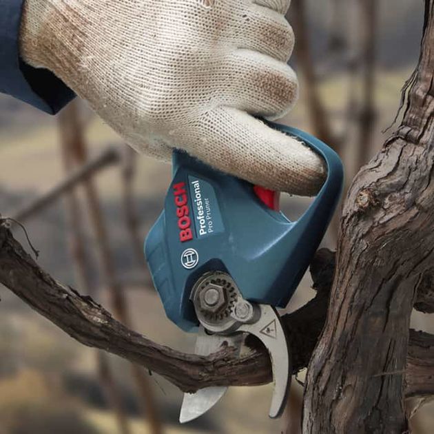 Bosch Секатор Pro Pruner акумуляторний, 12В, 3.0 Ач, до 25мм, 1кг, сет. 2 ак., фото , изображение 4 | SNABZHENIE.com.ua