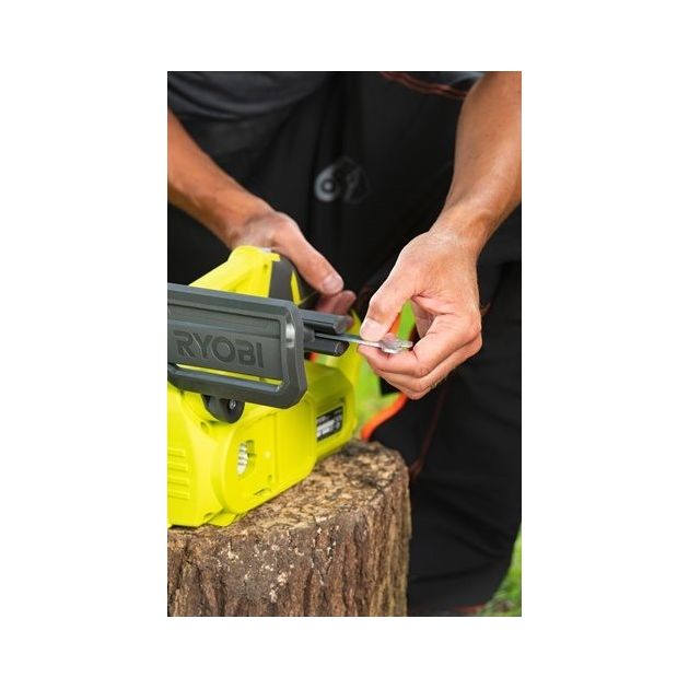 Ryobi Пила ланцюгова акумуляторна RY18CS20A-0 18В ONE+ шина 20см 2.6кг без АКБ та ЗП, фото , изображение 4 | SNABZHENIE.com.ua Ryobi Пила ланцюгова акумуляторна RY18CS20A-0 18В ONE+ шина 20см 2.6кг без АКБ та ЗП, фото , изображение 4 | SNABZHENIE.com.ua