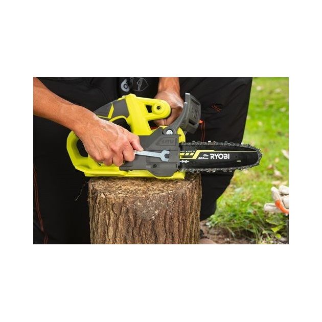Ryobi Пила ланцюгова акумуляторна RY18CS20A-0 18В ONE+ шина 20см 2.6кг без АКБ та ЗП, фото , изображение 3 | SNABZHENIE.com.ua Ryobi Пила ланцюгова акумуляторна RY18CS20A-0 18В ONE+ шина 20см 2.6кг без АКБ та ЗП, фото , изображение 3 | SNABZHENIE.com.ua