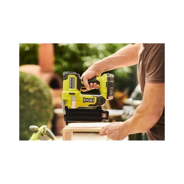 Ryobi Цвяхозабивач акумуляторний R18GN18-0 18В ONE+ цвяхи 15-50мм 2.4кг без АКБ та ЗП, фото , зображення 3 | SNABZHENIE.com.ua Ryobi Цвяхозабивач акумуляторний R18GN18-0 18В ONE+ цвяхи 15-50мм 2.4кг без АКБ та ЗП, фото , зображення 3 | SNABZHENIE.com.ua