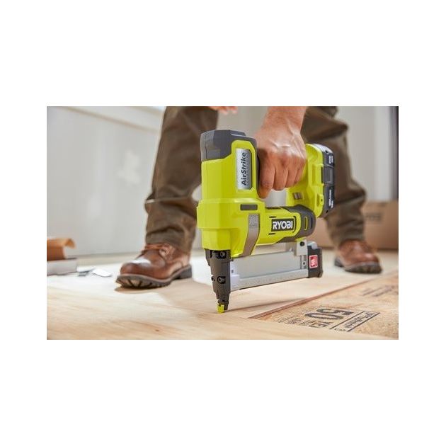 Ryobi Цвяхозабивач акумуляторний R18GN18-0 18В ONE+ цвяхи 15-50мм 2.4кг без АКБ та ЗП, фото , зображення 5 | SNABZHENIE.com.ua Ryobi Цвяхозабивач акумуляторний R18GN18-0 18В ONE+ цвяхи 15-50мм 2.4кг без АКБ та ЗП, фото , зображення 5 | SNABZHENIE.com.ua
