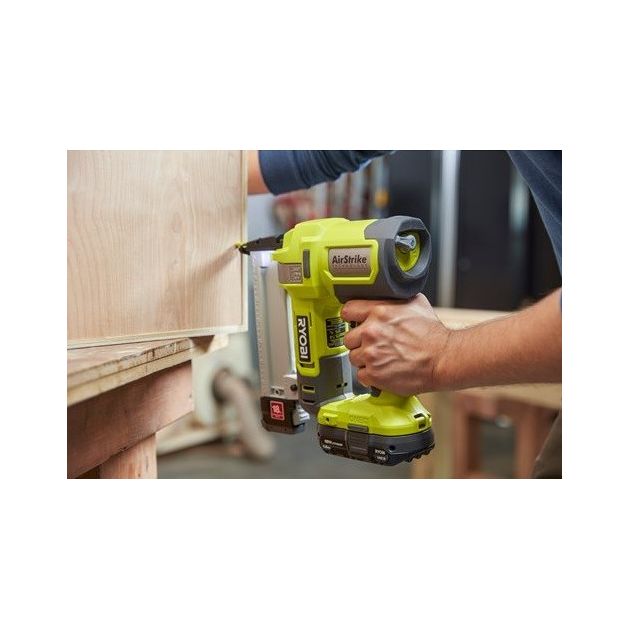 Ryobi Степлер ONE+ R18GS18-0, акумуляторний, 18В, тип 18G, фото , зображення 10 | SNABZHENIE.com.ua Ryobi Степлер ONE+ R18GS18-0, акумуляторний, 18В, тип 18G, фото , зображення 10 | SNABZHENIE.com.ua