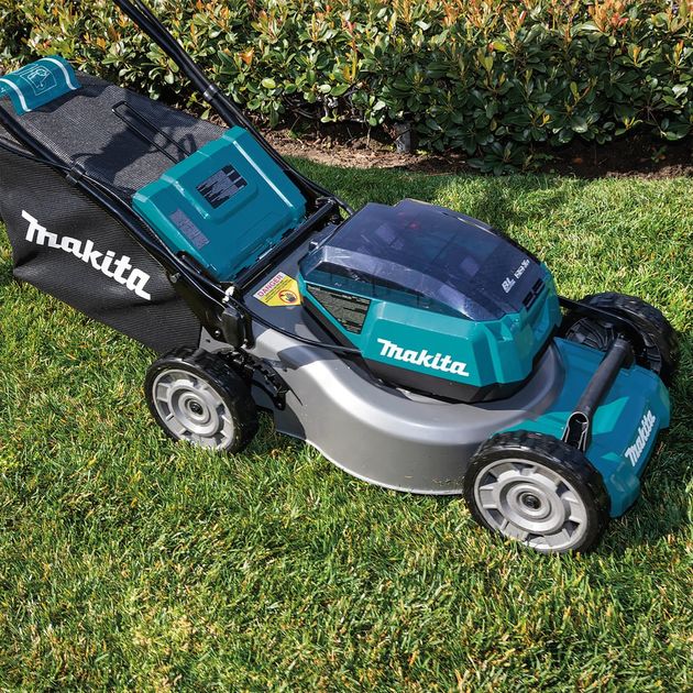 Makita Газонокосарка акумуляторна DLM462Z самохідна, LXT 36В (18+18В), 46 см, 60 л, 39 кг, 20-100мм, мульчір-е, 2.5-5 км/год, до 1900 м2, SOLO, фото , зображення 3 | SNABZHENIE.com.ua Makita Газонокосарка акумуляторна DLM462Z самохідна, LXT 36В (18+18В), 46 см, 60 л, 39 кг, 20-100мм, мульчір-е, 2.5-5 км/год, до 1900 м2, SOLO, фото , зображення 3 | SNABZHENIE.com.ua
