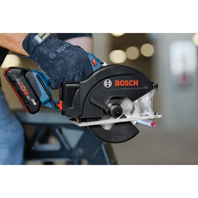Bosch Пила дискова GKM 18V-50 акумуляторна, 2*18 В 5 Аг, 136 мм, 4250 об/хв, 2.2 кг, фото , изображение 6 | SNABZHENIE.com.ua Bosch Пила дискова GKM 18V-50 акумуляторна, 2*18 В 5 Аг, 136 мм, 4250 об/хв, 2.2 кг, фото , изображение 6 | SNABZHENIE.com.ua