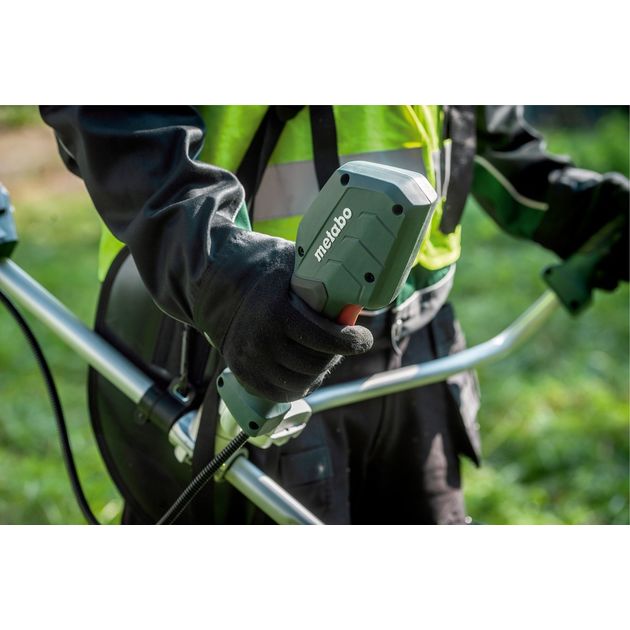 Metabo Мотокоса садова акумуляторна FSB 36-18 LTX BL 40, 18В, 40см, нитка 2мм, 0-6000об/хв, 3.5кг, без АКБ та ЗП, фото , изображение 5 | SNABZHENIE.com.ua Metabo Мотокоса садова акумуляторна FSB 36-18 LTX BL 40, 18В, 40см, нитка 2мм, 0-6000об/хв, 3.5кг, без АКБ та ЗП, фото , изображение 5 | SNABZHENIE.com.ua