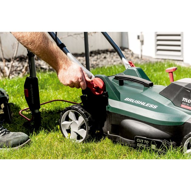 Metabo Газонокосарка акумуляторна RM 36-18 LTX BL 36, Li-Power, 18В 2*5.2Аг, 36см, 45л, 20-70мм, 12.6кг, фото , изображение 4 | SNABZHENIE.com.ua Metabo Газонокосарка акумуляторна RM 36-18 LTX BL 36, Li-Power, 18В 2*5.2Аг, 36см, 45л, 20-70мм, 12.6кг, фото , изображение 4 | SNABZHENIE.com.ua