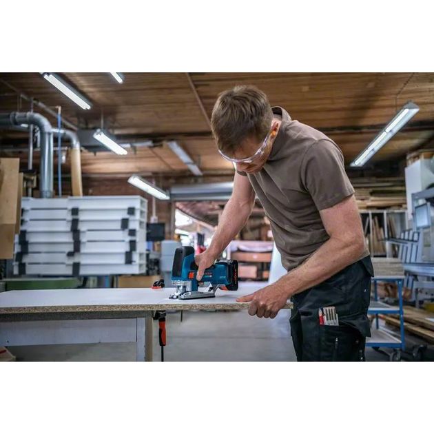 Bosch Лобзик GST 18V-155 SC, акумуляторний 18В, без АКБ и ЗП, фото , зображення 6 | SNABZHENIE.com.ua Bosch Лобзик GST 18V-155 SC, акумуляторний 18В, без АКБ и ЗП, фото , зображення 6 | SNABZHENIE.com.ua