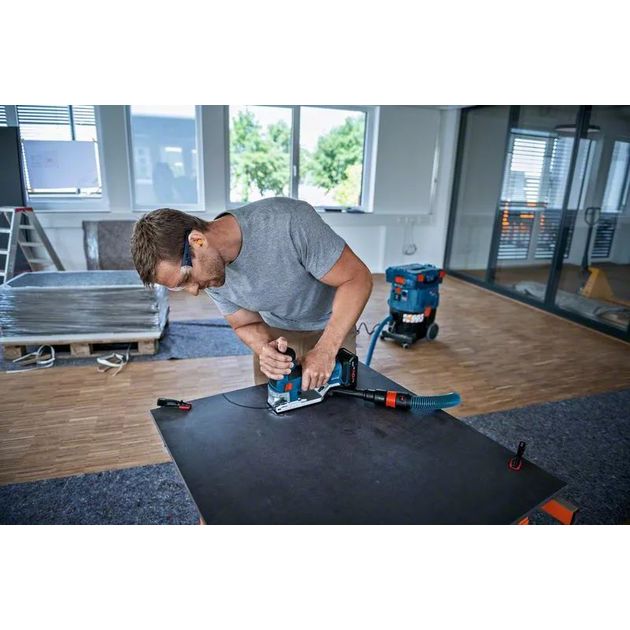 Bosch Лобзик GST 18V-155 SC, акумуляторний 18В, без АКБ и ЗП, фото , зображення 3 | SNABZHENIE.com.ua Bosch Лобзик GST 18V-155 SC, акумуляторний 18В, без АКБ и ЗП, фото , зображення 3 | SNABZHENIE.com.ua