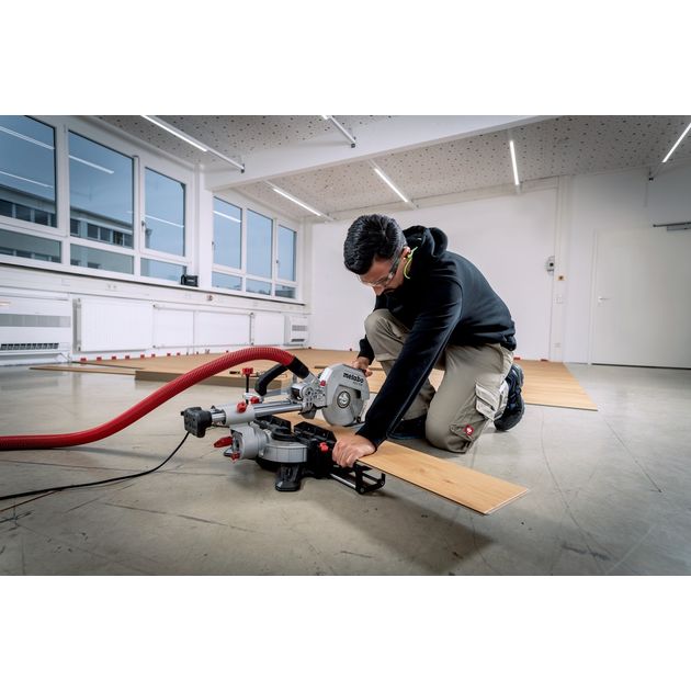 Metabo Пила торцювальна KGS 216 M з протяжкою, 1200Вт, диск 215мм, пропил 70/40мм, 13/4кг, фото , изображение 6 | SNABZHENIE.com.ua Metabo Пила торцювальна KGS 216 M з протяжкою, 1200Вт, диск 215мм, пропил 70/40мм, 13/4кг, фото , изображение 6 | SNABZHENIE.com.ua