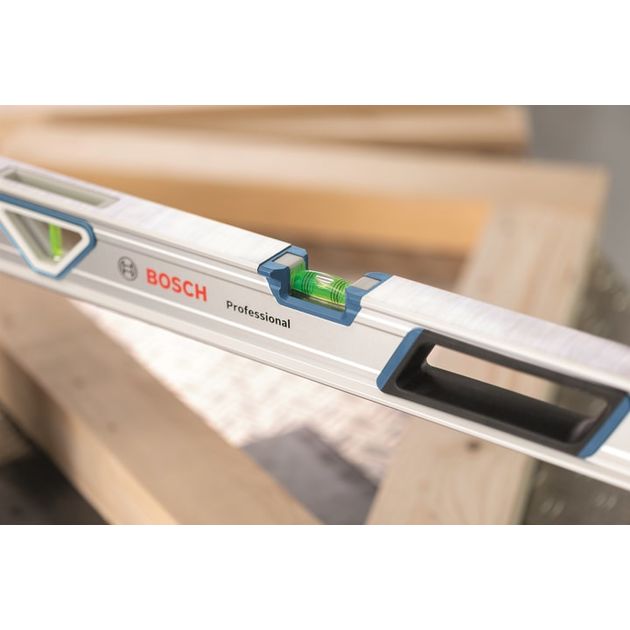 Bosch Рівень, 60см, 3 капсули, алюмінієвий корпус, отвори для руки, фото , изображение 4 | SNABZHENIE.com.ua Bosch Рівень, 60см, 3 капсули, алюмінієвий корпус, отвори для руки, фото , изображение 4 | SNABZHENIE.com.ua