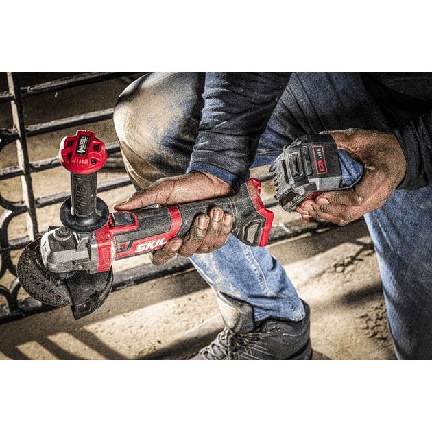 Skil Шліфмашина кутова акумуляторна 3930 CB XP 125мм 20В 1х2.5А-год 8500об-хв VRS+ плав. пуск 1.88кг, фото , изображение 3 | SNABZHENIE.com.ua Skil Шліфмашина кутова акумуляторна 3930 CB XP 125мм 20В 1х2.5А-год 8500об-хв VRS+ плав. пуск 1.88кг, фото , изображение 3 | SNABZHENIE.com.ua