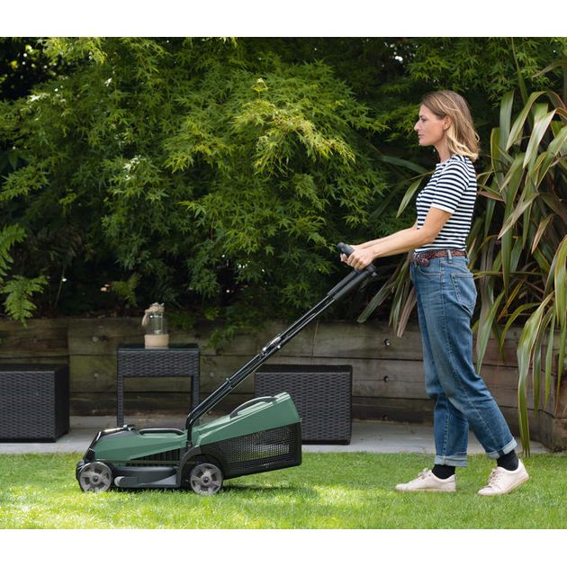 Bosch Газонокосарка акумуляторна CityMower 18V-32-300 18В акб 1х4А·год 31л 30-60мм 9.4кг, фото , зображення 4 | SNABZHENIE.com.ua Bosch Газонокосарка акумуляторна CityMower 18V-32-300 18В акб 1х4А·год 31л 30-60мм 9.4кг, фото , зображення 4 | SNABZHENIE.com.ua