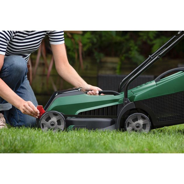 Bosch Газонокосарка акумуляторна CityMower 18V-32-300 18В акб 1х4А·год 31л 30-60мм 9.4кг, фото , зображення 9 | SNABZHENIE.com.ua Bosch Газонокосарка акумуляторна CityMower 18V-32-300 18В акб 1х4А·год 31л 30-60мм 9.4кг, фото , зображення 9 | SNABZHENIE.com.ua