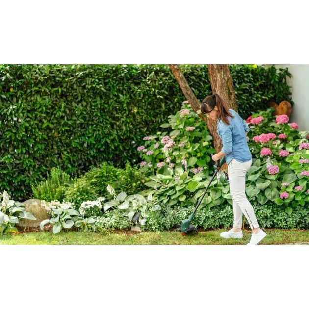 Bosch Тример садовий акумуляторний UniversalGrassCut 18V-26 26см 2.3кг (без АКБ та ЗП), фото , изображение 3 | SNABZHENIE.com.ua Bosch Тример садовий акумуляторний UniversalGrassCut 18V-26 26см 2.3кг (без АКБ та ЗП), фото , изображение 3 | SNABZHENIE.com.ua