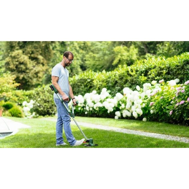 Bosch Тример садовий акумуляторний UniversalGrassCut 18V-260 1х2.5А·год 26см 2.3кг, фото , зображення 8 | SNABZHENIE.com.ua Bosch Тример садовий акумуляторний UniversalGrassCut 18V-260 1х2.5А·год 26см 2.3кг, фото , зображення 8 | SNABZHENIE.com.ua