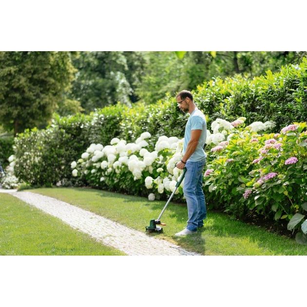 Bosch Тример садовий акумуляторний UniversalGrassCut 18V-260 1х2.5А·год 26см 2.3кг, фото , зображення 7 | SNABZHENIE.com.ua Bosch Тример садовий акумуляторний UniversalGrassCut 18V-260 1х2.5А·год 26см 2.3кг, фото , зображення 7 | SNABZHENIE.com.ua