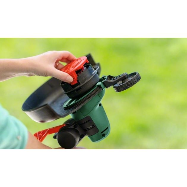 Bosch Тример садовий акумуляторний UniversalGrassCut 18V-260 1х2.5А·год 26см 2.3кг, фото , зображення 5 | SNABZHENIE.com.ua Bosch Тример садовий акумуляторний UniversalGrassCut 18V-260 1х2.5А·год 26см 2.3кг, фото , зображення 5 | SNABZHENIE.com.ua