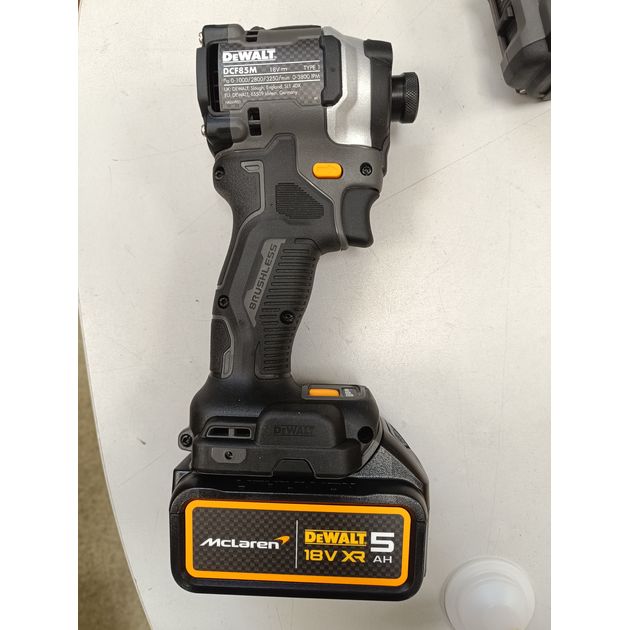 Набор из двух инструментов аккумуляторных бесщеточных McLaren F1 TEAM LIMITED EDITION DeWALT DCK200MP2T, фото , изображение 23 | SNABZHENIE.com.ua Набор из двух инструментов аккумуляторных бесщеточных McLaren F1 TEAM LIMITED EDITION DeWALT DCK200MP2T, фото , изображение 23 | SNABZHENIE.com.ua