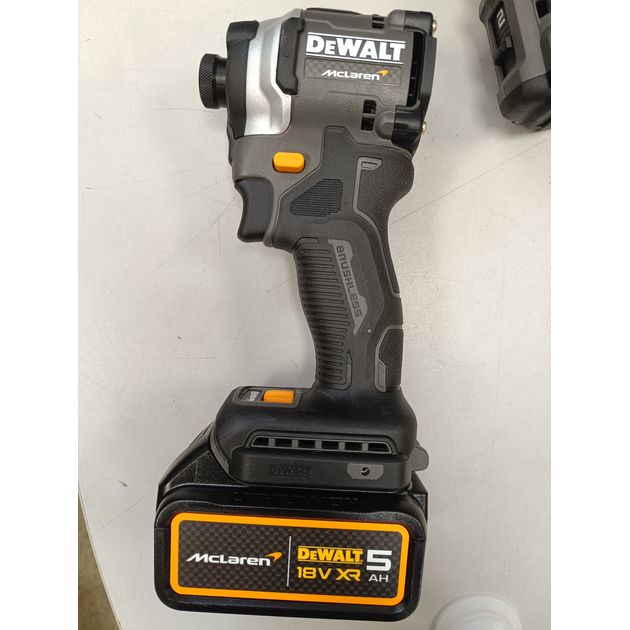 Набор из двух инструментов аккумуляторных бесщеточных McLaren F1 TEAM LIMITED EDITION DeWALT DCK200MP2T, фото , изображение 22 | SNABZHENIE.com.ua Набор из двух инструментов аккумуляторных бесщеточных McLaren F1 TEAM LIMITED EDITION DeWALT DCK200MP2T, фото , изображение 22 | SNABZHENIE.com.ua