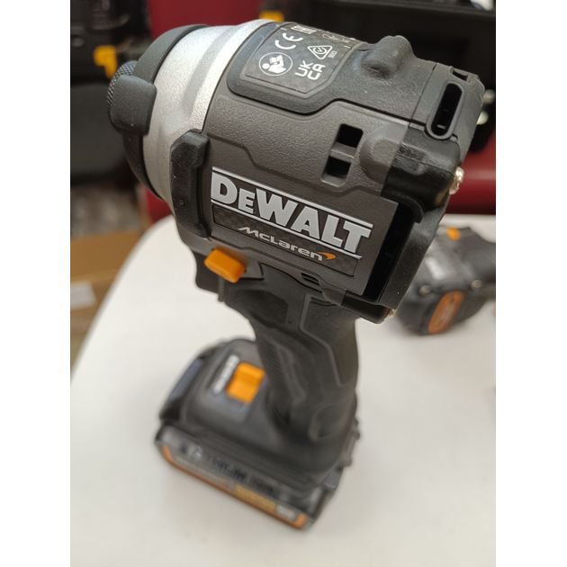 Набор из двух инструментов аккумуляторных бесщеточных McLaren F1 TEAM LIMITED EDITION DeWALT DCK200MP2T, фото , изображение 21 | SNABZHENIE.com.ua Набор из двух инструментов аккумуляторных бесщеточных McLaren F1 TEAM LIMITED EDITION DeWALT DCK200MP2T, фото , изображение 21 | SNABZHENIE.com.ua