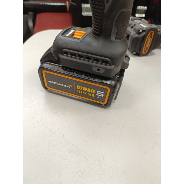 Набор из двух инструментов аккумуляторных бесщеточных McLaren F1 TEAM LIMITED EDITION DeWALT DCK200MP2T, фото , изображение 20 | SNABZHENIE.com.ua Набор из двух инструментов аккумуляторных бесщеточных McLaren F1 TEAM LIMITED EDITION DeWALT DCK200MP2T, фото , изображение 20 | SNABZHENIE.com.ua