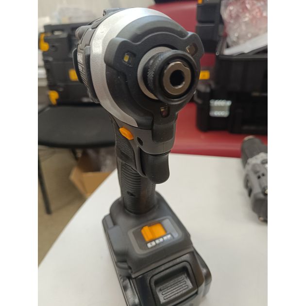 Набор из двух инструментов аккумуляторных бесщеточных McLaren F1 TEAM LIMITED EDITION DeWALT DCK200MP2T, фото , изображение 18 | SNABZHENIE.com.ua Набор из двух инструментов аккумуляторных бесщеточных McLaren F1 TEAM LIMITED EDITION DeWALT DCK200MP2T, фото , изображение 18 | SNABZHENIE.com.ua