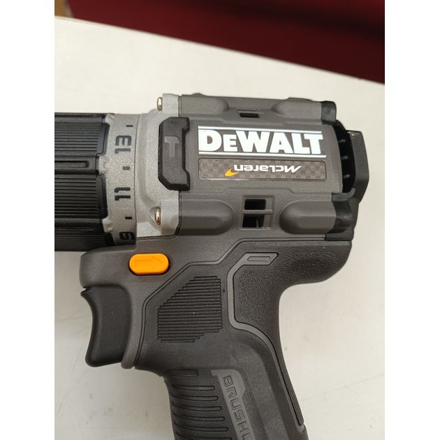 Набор из двух инструментов аккумуляторных бесщеточных McLaren F1 TEAM LIMITED EDITION DeWALT DCK200MP2T, фото , изображение 13 | SNABZHENIE.com.ua Набор из двух инструментов аккумуляторных бесщеточных McLaren F1 TEAM LIMITED EDITION DeWALT DCK200MP2T, фото , изображение 13 | SNABZHENIE.com.ua