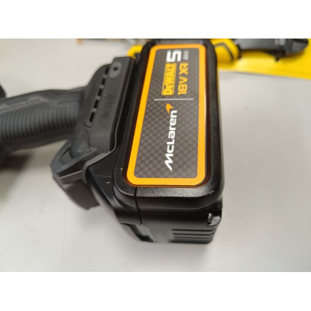 Набор из двух инструментов аккумуляторных бесщеточных McLaren F1 TEAM LIMITED EDITION DeWALT DCK200MP2T, фото , изображение 11 | SNABZHENIE.com.ua Набор из двух инструментов аккумуляторных бесщеточных McLaren F1 TEAM LIMITED EDITION DeWALT DCK200MP2T, фото , изображение 11 | SNABZHENIE.com.ua