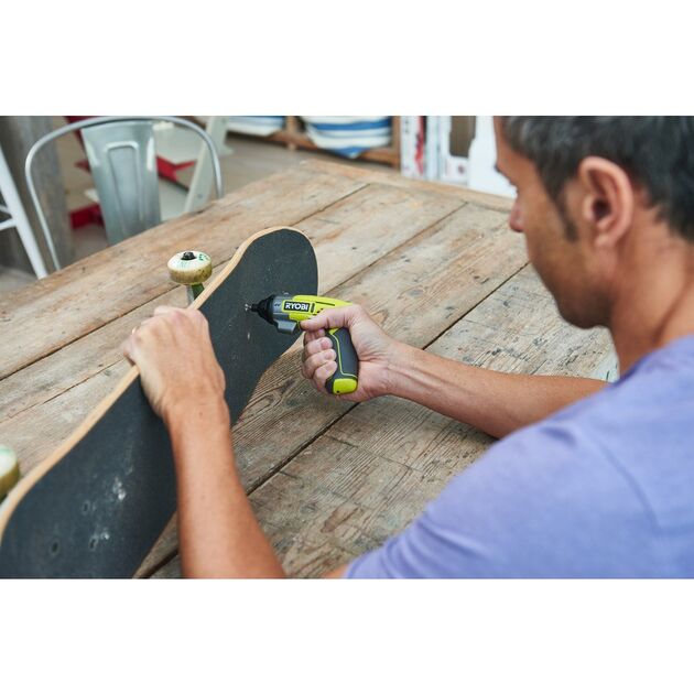 Ryobi Шурупокрут ERGO-A2, 4В, 1.5 Аг, 5Нм, набір біт+2насадки, фото , изображение 4 | SNABZHENIE.com.ua