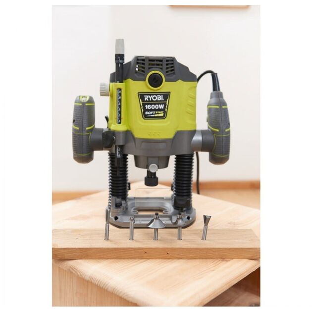 Ryobi Фрезер електричний RRT1600P-K,1600Вт, хід фрези 55 мм,10000-26000 об/хв, фото , изображение 4 | SNABZHENIE.com.ua Ryobi Фрезер електричний RRT1600P-K,1600Вт, хід фрези 55 мм,10000-26000 об/хв, фото , изображение 4 | SNABZHENIE.com.ua