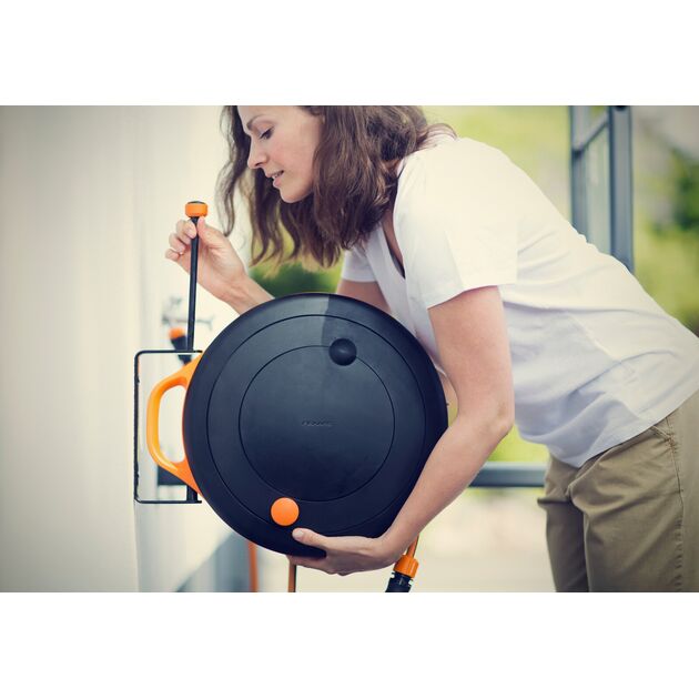 Fiskars Кріплення настінне для котушки Watering S, фото , изображение 3 | SNABZHENIE.com.ua