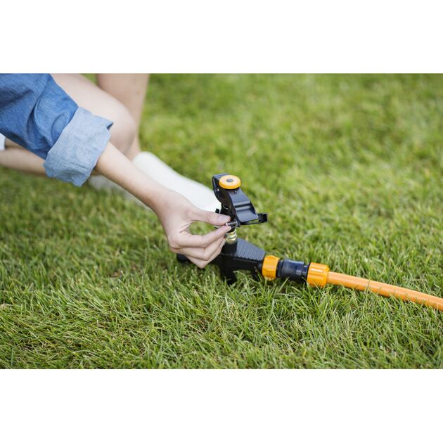 Fiskars Дощувач імпульсний з колесами Watering, 23,5 см, 940г, фото , зображення 3 | SNABZHENIE.com.ua Fiskars Дощувач імпульсний з колесами Watering, 23,5 см, 940г, фото , зображення 3 | SNABZHENIE.com.ua