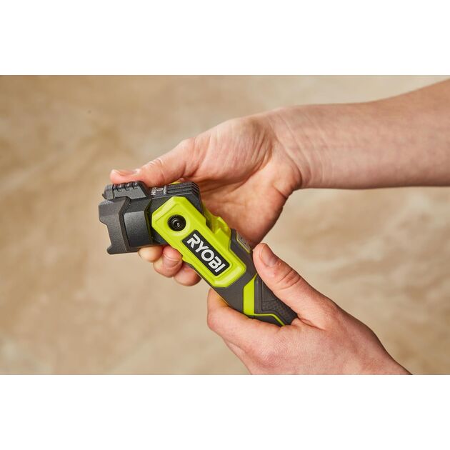 Ryobi Ліхтар ручний акумуляторний USB Lithium RLP4-0, 4В, 640лм, 3 функції освітлення, поворотна головка, магніт (без АКБ та ЗП), фото , зображення 3 | SNABZHENIE.com.ua Ryobi Ліхтар ручний акумуляторний USB Lithium RLP4-0, 4В, 640лм, 3 функції освітлення, поворотна головка, магніт (без АКБ та ЗП), фото , зображення 3 | SNABZHENIE.com.ua
