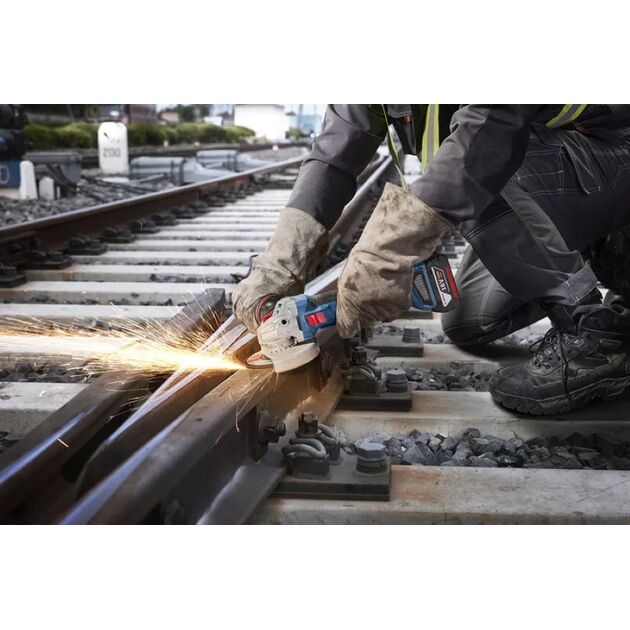 Шліфмашина кутова акумуляторна Bosch GWS 18V-11S 125мм 18В 1x5А·год 0-9000об·хв 1.7кг кейс ЗП  GAL1880CVШліфмашина кутова акумуляторна  GWS 18V-11S 125мм 18В 1x5А·год 0-9000об·хв 1.7кг кейс ЗП GAL1880CV, фото , изображение 6 | SNABZHENIE.com.ua Шліфмашина кутова акумуляторна Bosch GWS 18V-11S 125мм 18В 1x5А·год 0-9000об·хв 1.7кг кейс ЗП  GAL1880CVШліфмашина кутова акумуляторна  GWS 18V-11S 125мм 18В 1x5А·год 0-9000об·хв 1.7кг кейс ЗП GAL1880CV, фото , изображение 6 | SNABZHENIE.com.ua