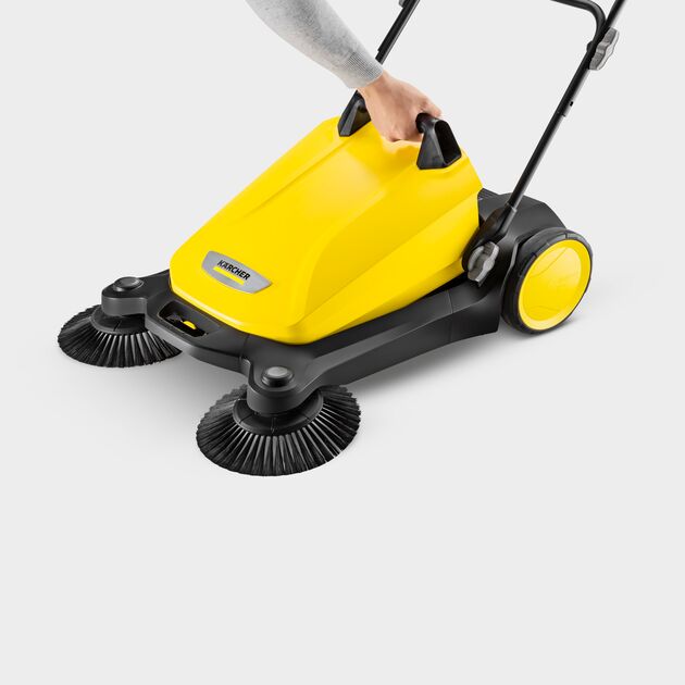 Підмітальна машина Karcher S 4 Twin ручна, захват 68см, контейнер 20л, 10.2кг, фото , изображение 9 | SNABZHENIE.com.ua Підмітальна машина Karcher S 4 Twin ручна, захват 68см, контейнер 20л, 10.2кг, фото , изображение 9 | SNABZHENIE.com.ua