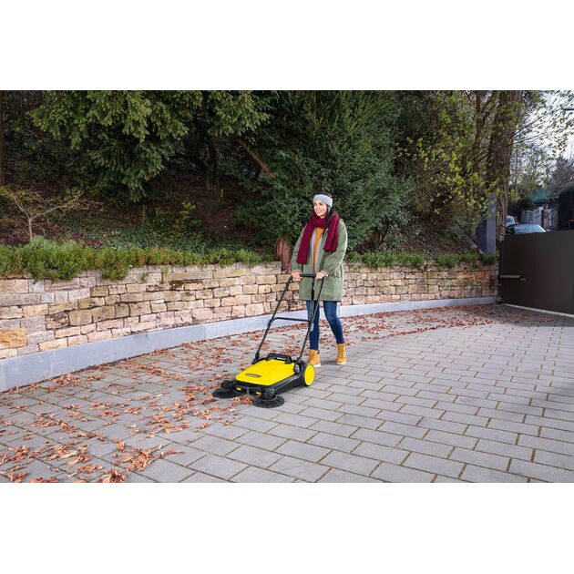 Підмітальна машина Karcher S 4 Twin ручна, захват 68см, контейнер 20л, 10.2кг, фото , изображение 3 | SNABZHENIE.com.ua Підмітальна машина Karcher S 4 Twin ручна, захват 68см, контейнер 20л, 10.2кг, фото , изображение 3 | SNABZHENIE.com.ua