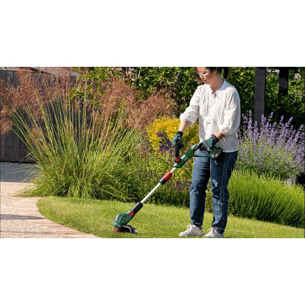 Тример садовий акумуляторний Bosch UniversalGrassCut 18V-26-500  1х2.5А·год 26см ЗП AL 18V-20 3.5кг, фото , зображення 3 | SNABZHENIE.com.ua Тример садовий акумуляторний Bosch UniversalGrassCut 18V-26-500  1х2.5А·год 26см ЗП AL 18V-20 3.5кг, фото , зображення 3 | SNABZHENIE.com.ua
