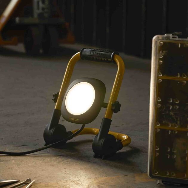 Прожектор светодиодный STANLEY SXLS35525E, фото , изображение 6 | SNABZHENIE.com.ua Прожектор светодиодный STANLEY SXLS35525E, фото , изображение 6 | SNABZHENIE.com.ua
