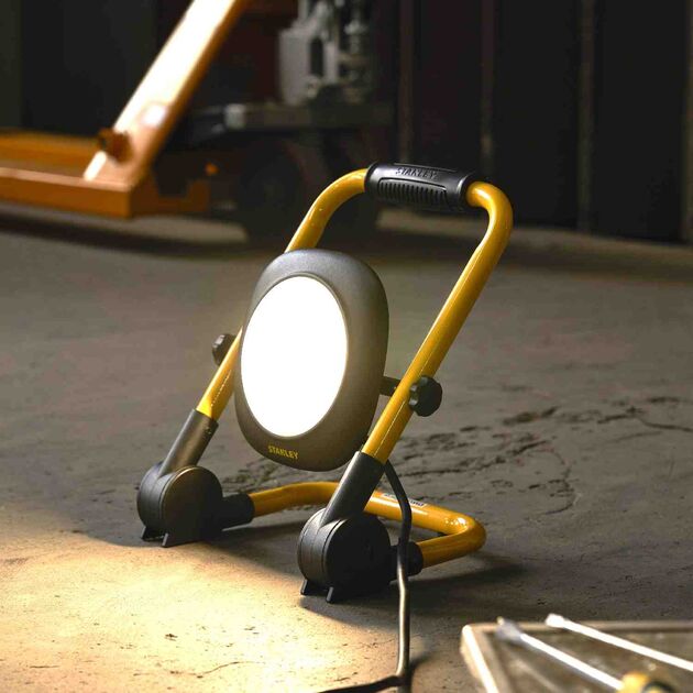 Прожектор светодиодный STANLEY SXLS35526E, фото , изображение 5 | SNABZHENIE.com.ua Прожектор светодиодный STANLEY SXLS35526E, фото , изображение 5 | SNABZHENIE.com.ua